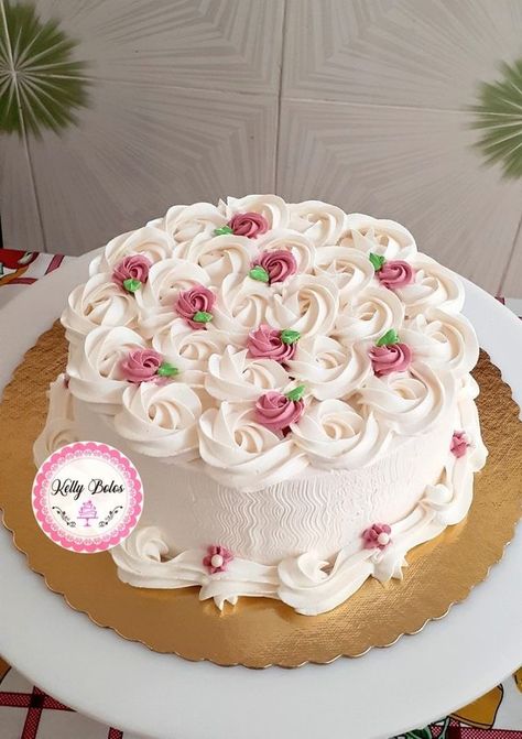 Cake Design With Whipped Cream, Whipped Cream Designs On Cake, Simple Cream Cake Design, Simple Cake Icing Designs, Whip Cream Cake Design, Whipped Cream Frosting Cake Decoration, Simple Whipped Cream Cake Design, Cream Cake Design Birthday, Piping Cake Designs