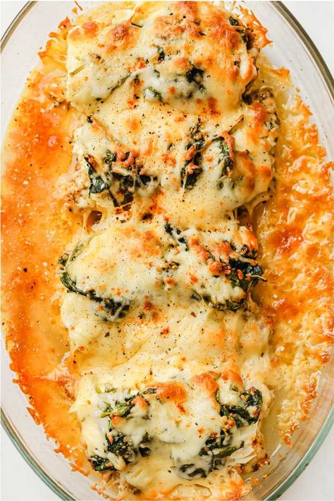 This Low-Carb Creamy Spinach Chicken Bake recipe includes chicken thighs marinated and refrigerated in avocado oil and flavorful Italian spices. Cream cheese and mozzarella give this recipe a smooth, creamy texture, while the spinach adds a beautiful pop of color and nutrients. At only 5.3 grams of net carbs, you'll have a dinner that will have the whole family drooling for more - and in only 30-minutes! #realbalancedblog #30minutelowcarb #lowcarbchicken Chicken Spinach Bake, Creamy Spinach Chicken, Spinach Bake, Marinated Chicken Thighs, Spinach Chicken, Spinach Casserole, Recipe Low Carb, Spinach Recipe, Italian Spices