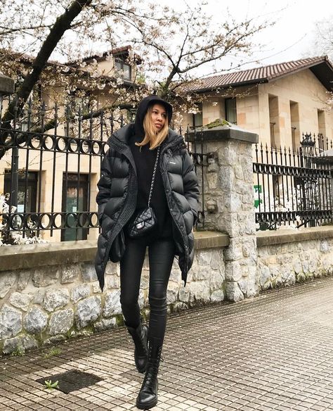 Padded Coat Outfit, Black Puffer Coat Outfit, Padded Jacket Outfit, Black Puffer Outfit, Black Puffer Jacket Outfit, Long Black Puffer Coat, Puffer Coat Outfit, Black Jacket Outfit, Winter Coat Outfits