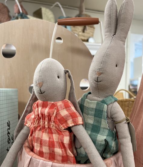 You decide! Meet our Maileg Bunnies: One’s all ears up, catching all the gossip, while the other’s playing it cool with ears down. Hop into Knot + Spool and pick your side—or better yet, take both home and let the fun multiply! 🌟 #MailegBunnies #KnotAndSpool Double Trouble, Knot