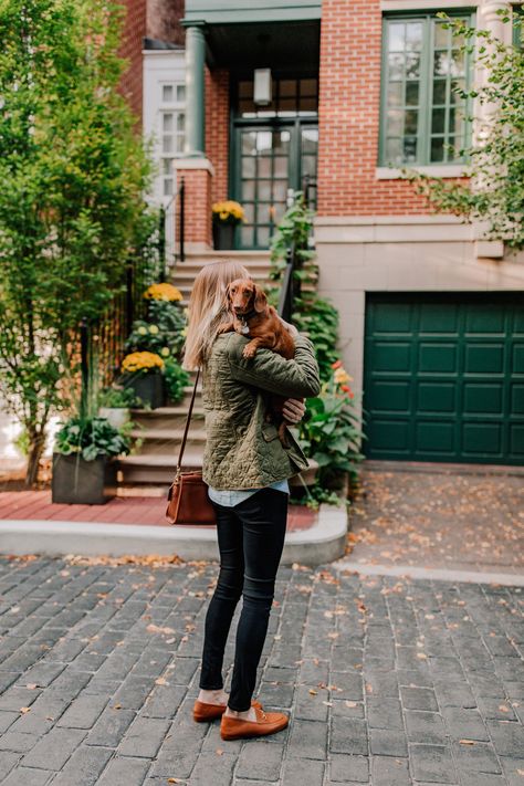 J Crew Outfits, Photographer Outfit, Jcrew Coat, Kelly In The City, Chambray Shirt, Ladies Day, Preppy Style, Chambray, Casual Style