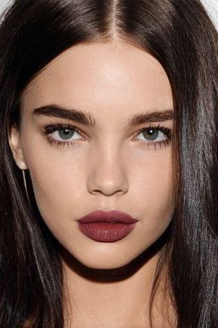 makeup for brunettes with a dark red lipstick Green Eyes Dark Hair Makeup, Makeup For Dark Hair Pale Skin, Makeup For Fair Skin Dark Hair, Dark Lip Makeup Look Pale Skin, Makeup For Dark Hair Green Eyes, Dark Brown Hair Makeup, Red Lipstick For Soft Summer, Dark Hair Green Eyes Makeup, Dark Lips Aesthetic