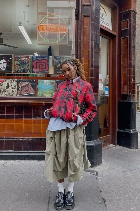 Artsy Street Style, Women Streetwear Outfits, Masc Outfits, Nyc Summer, Office Inspo, 90s Fashion Outfits, Layered Fashion, Outfits Spring, Streetwear Fashion Women