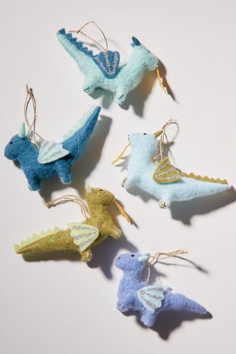 Stocking Stuffer Ideas For Men, Dragon Christmas, Felt Dragon, Christmas Dragon, Fun Sign, Stocking Stuffer Ideas, Needle Felted Christmas, Games Party, Christmas Tree Decorations Diy