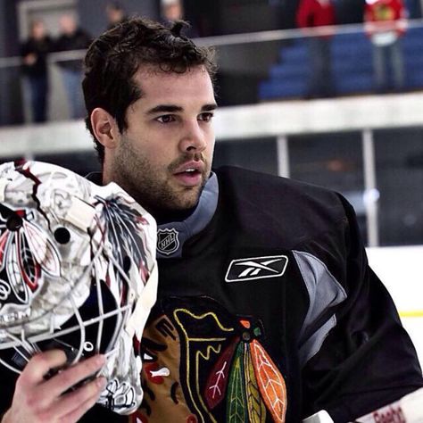 Cory Crawford ❤️ Corey Crawford, Chicago Sports Teams, Chicago Blackhawks Hockey, Hot Hockey Players, Hockey Baby, Blackhawks Hockey, Chicago Sports, Hockey Goalie, Hockey Mom