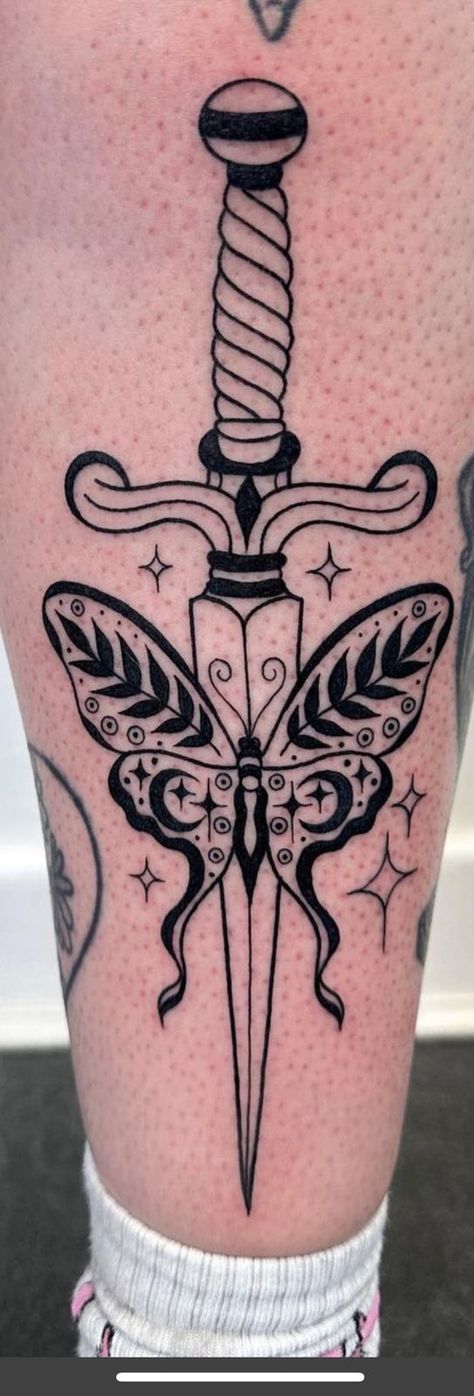 Butterfly Dagger Tattoo, Borboleta Tattoo, Tattoos 2024, College Grad Cap Ideas, Tattoo Instagram, Cap Ideas, Dagger Tattoo, Body Is A Temple, Halloween Tattoos