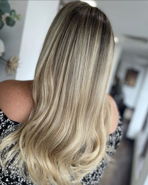 Blonde root melt 💫by Shell @_hair.by.shell_ #paulkemphairdressing #warringtonsalon #warringtonhairstylist #hairstylist #colourexpert #hairartists #modernsalon #hairstyles #hairideas #hairbrained #haircolour #hairdressermagic #salonlife #hairobsessed #hairtransformation #hairart #rootmelt #blondehair Blonde Root Melt, Root Melt, Blonde Roots, Hair Brained, Modern Salon, Blonde Balayage, Hair Transformation, Hair Art, New Hair