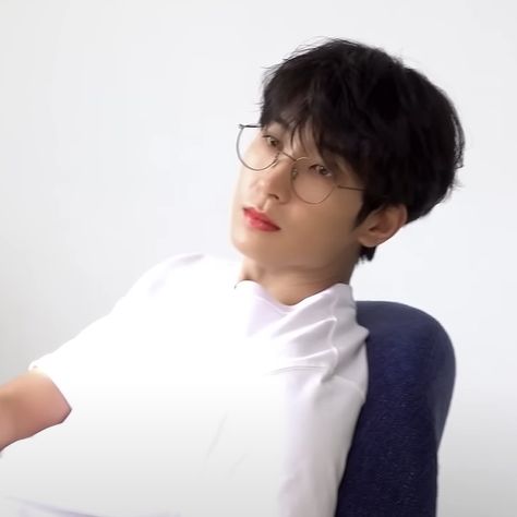 wonwoo seventeen icon Wonwoo Profile Picture, Face Drawing Template, Wonwoo Seventeen Icon, Svt Members, Seventeen Aesthetic, Gf Material, Drawing Template, Drawing Templates, Cute Easy Drawings