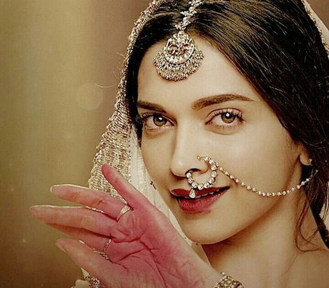 Deepika Padukone as Mastani - Bajirao Mastani Bajirao Mastani, Deepika Padukone Style, Bridal Outfit, Indian Photoshoot, Vintage Bollywood, Nose Jewelry, Indian Aesthetic, Deepika Padukone, Traditional Indian