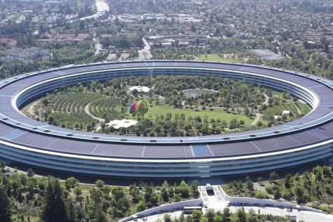 Apple Headquarters, Neo Futurism, Apple Head, Unique Buildings, Post Modern, Futurism, Postmodernism, Contemporary Architecture, The Building