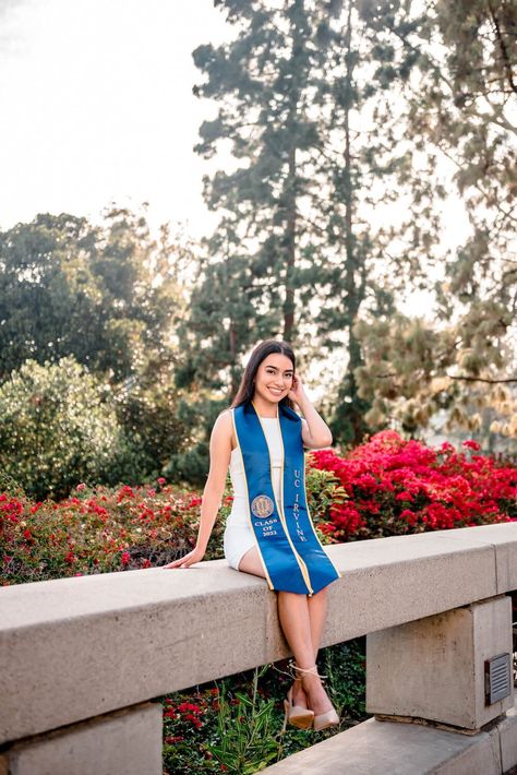 Uc Irvine Graduation Photos, Uc Irvine Graduation, Huntington Gardens, Graduation Inspiration, Grad Portraits, Grad Picture Ideas, Pics Poses, Uc Irvine, Senior Photography Inspiration