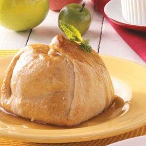 Easy Apple Dumplings, Apple Dumpling Recipe, Apple Dumpling, Caramel Recipes Sauce, Apple Dumplings, Homemade Caramel Sauce, Dumpling Recipe, Homemade Apple, Homemade Caramel