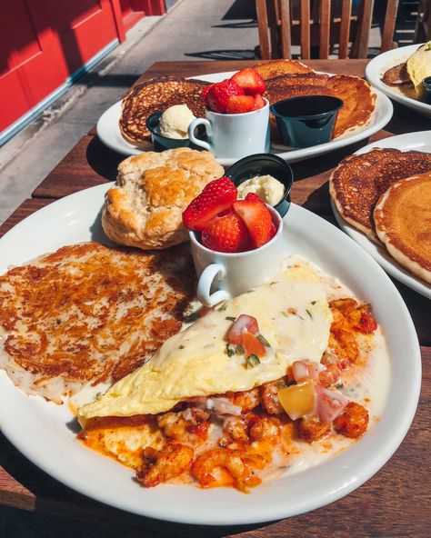 The Turf n’ Surf & Lavaca Street Bar  Austin, #Texas #breakfast #breakfastfood #foodie #food Breakfast Restaurant Food, Brunch Food Restaurant, Brunch Restaurant Food, Restaurant Breakfast Ideas, Breakfast Restaurant Ideas, Breakfast Restaurant Design, Diner Classics, Usa Breakfast, Texas Breakfast