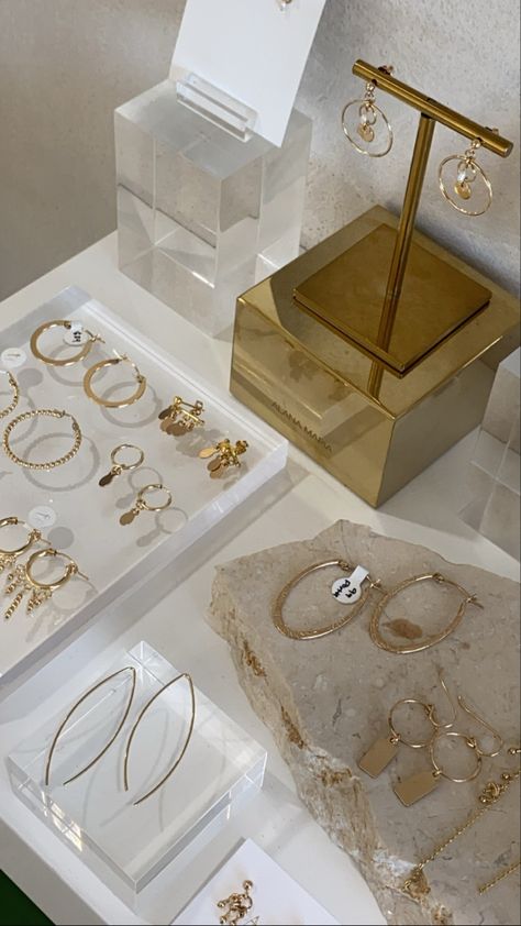 #jewelry #designer #summer #goldjewellery Jewelry Shop Display Aesthetic, Jewelry Pop Up Display Ideas, Aesthetic Jewelry Display, Display Jewelry Ideas Boutique, Jewelry Display Aesthetic, Jewelry Presentation Ideas, Jewellery Pop Up Display, Jewelry Store Display Ideas, Jewelry Pop Up Display