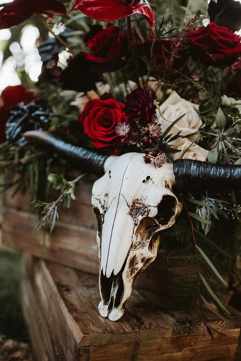 Backyard Halloween Wedding Ideas, Spooky Western Wedding, Dark Country Wedding Theme, Victorian Themed Wedding Decoration, Yallternative Wedding Ideas, Bull Skull Wedding Decor, Dark Theme Wedding Decor, Dark Wedding Inspiration, Gothic Western Wedding Decor