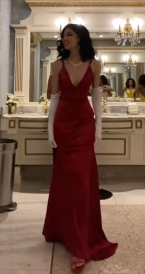 Red Wine Dress Makeup, Red Wine Dress Prom, Red Wine Dress Outfit, Elegant Red Dress Glamour, Wine Dress Makeup, Red Wine Dress, Farewell Dresses, Matric Dance Dresses, Elegant Red Dress