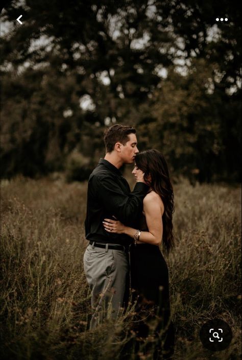 Green And Black Engagement Photos, Dark Moody Wedding Photos, Dark Green Engagement Photos, Engagement Session Photography, Black Clothes Engagement Photos, Dark Photoshoot Couple, Engagement Photos With Black Dress, Moody Winter Engagement Photos, Moody Fall Couple Photoshoot