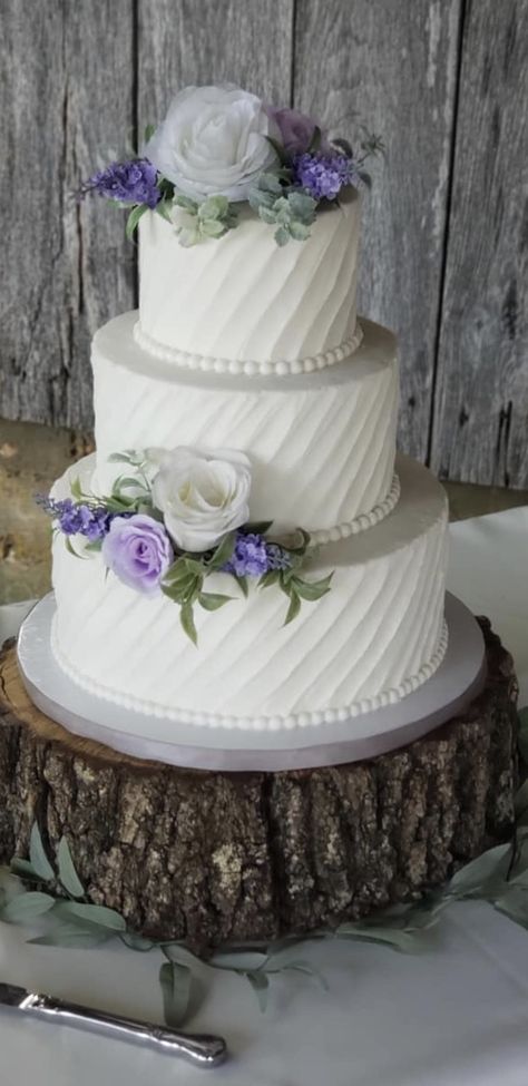 Purple Flowers On Cake, Two Tier Wedding Cake Lavender, Lavender And Pink Wedding Cake, Lavender And White Wedding Cake, Lilac And Blue Wedding Cake, Wedding Cake Light Purple, Wedding Cake With Purple Accents, Small Purple Wedding Cake, Purple Floral Wedding Cake