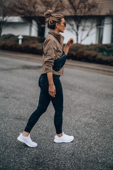 Motivation for Early Morning Workout Routines to Keep You Consistent All Year Modest Workout Clothes, Modest Workout, Look Legging, Estilo Fitness, Cute Workout Outfits, Legging Outfits, Mode Casual, Athleisure Fashion, Workout Routines