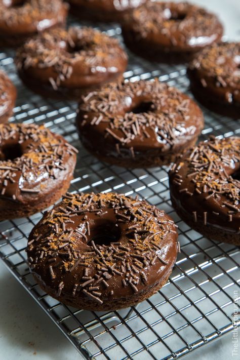 Baked Cayenne Chocolate Donuts - The Little Epicurean Chocolate Glaze Recipes, Chocolate Doughnuts, Spicy Chocolate, Baked Doughnuts, Mexican Hot Chocolate, Chocolate Donuts, Chocolate Glaze, Cake Donuts, Donut Recipes