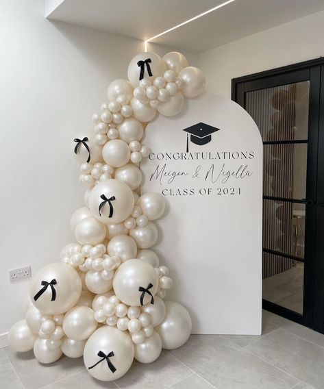 Medical Graduation Party Ideas, Nursing Graduation Party Decorations, Nursing Grad Party, Nurse Grad Party, Nursing Graduation Party Ideas, Graduation Balloon Arch, Medical Themed Parties, Grad Dinner, Nurse Grad Parties