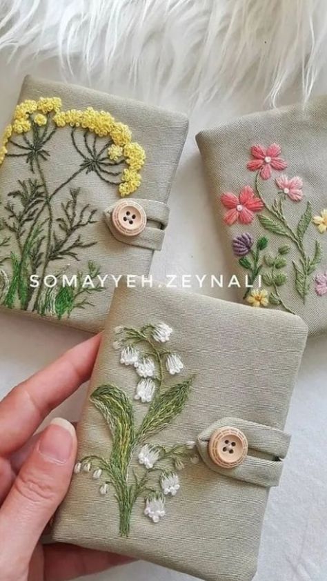 Diy Embroidery Designs, Diy Embroidery Patterns, Handmade Embroidery Designs, Embroidery Book, Hand Embroidery Projects, Hand Work Embroidery, Embroidery Bags, Pola Sulam, Hand Embroidery Flowers