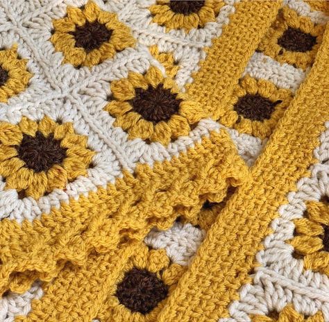 Sunflower Shawl, Crochet For Beginners Tutorial, Crochet Granny Blanket, How To Crochet For Beginners, Sunflower Motif, Boho Sunflower, Crochet Shawl Diagram, Granny Blanket, Crochet Flower Blanket