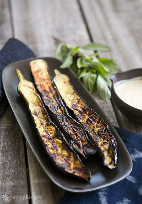 Grilled Japanese Eggplant with Tahini Sauce Eggplant With Tahini Sauce, Resep Sushi, Vegetarian Japanese, Jus Lemon, Japanese Eggplant, Tahini Sauce Recipe, Roast Eggplant, Grilled Eggplant, Eggplant Parmesan