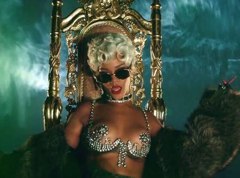 Pour it up music video Rihanna Costume, Rihanna Music Videos, Rihanna Music, Rihanna Looks, Sun Goddess, Up Music, Bad Gal, Most High, Studio Album