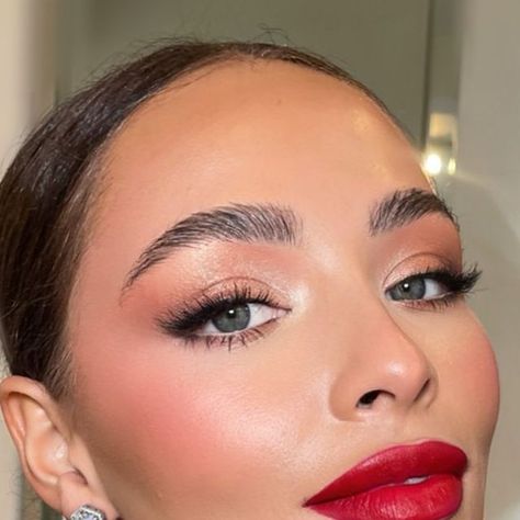 Boe Wright on Instagram: "RED// Two purchases you need to make ladies if you’re opting for a red lip on your big day! 

@tomfordbeauty “ Night porter” satin Finish
@narsissist “ Starwoman” non drying liquid matt 

Literally the two reds that I think suit so many skin tones! 💋💋" Makeup Inspo Red Lip, Eye Makeup For Red Lipstick, Soft Glam With Red Lip, Bridal Makeup With Red Lips, Semi Makeup, Grad Makeup, Red Sparkly Dress, Light Eye Makeup, Shoot Makeup