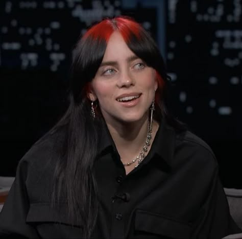 Billie Eilish Red And Black Hair, Billie Eilish Red Hair, Music Red Aesthetic, Red Roots Hair, Queen Performing, Tattoo Tiktok, Oscars 2023, Red Roots, Blonde Pink