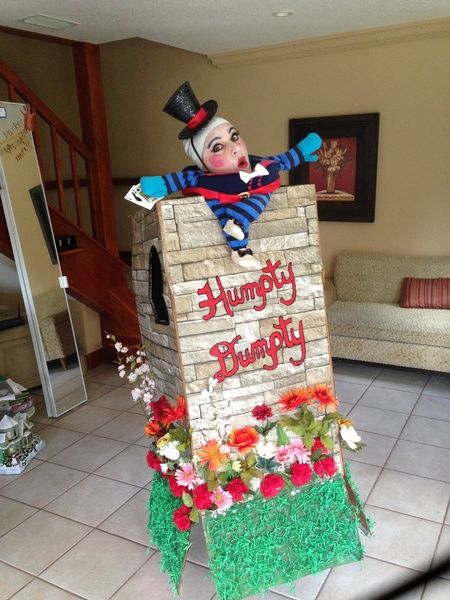 Humpty Dumpty fell off a wall. Great costume idea for Halloween this year! Nursery Rhyme Costumes, Humpty Dumpty Costume, Funny Adult Halloween Costumes, Nursery Rhyme Costume, Diy Baby Costumes, Great Costume Ideas, Costumes For Adults, Idea For Halloween, Diy Nursery