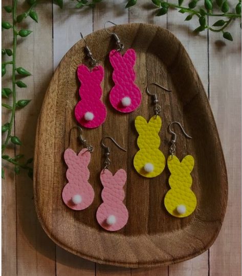 Vinyl Earrings, Easter Cricut, Cricut Jewelry, Faux Earrings, Cricut Earrings, Silhouette Jewelry, Idee Cricut, Diy Leather Earrings, Easter Earrings