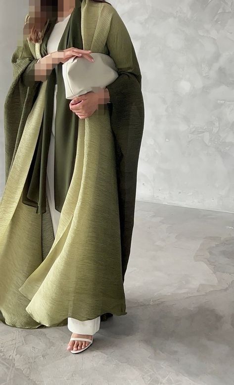 Modest Abaya Fashion, Abaya Fashion Dubai 2023, Arabic Style Fashion, Classy Abaya, Abaya Inspiration, Saudi Abaya, Luxury Abaya, Abaya Fashion Dubai, Abaya Outfit