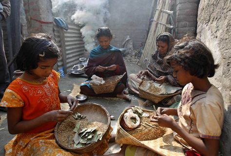 poverty in india | Indian poverty levels fall to 29.8%—gov’t | Inquirer Business Poverty In India, India For Kids, Creative Writing Course, Forest Conservation, Welfare State, Rural India, Poor Children, Thinking Skills, Critical Thinking