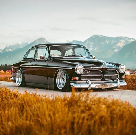 @classicnation posted to Instagram: This old Volvo Amazon's got that stance that all the kids go crazy for.    ____________________________________ Volvo Amazon Custom, Old Volvo, Volvo Wagon, Volvo Amazon, Stanced Cars, Bmw Classic Cars, Bmw Classic, Custom Muscle Cars, Best Classic Cars