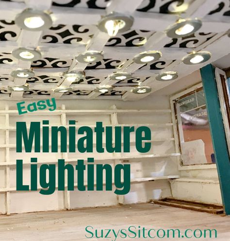 Easy Miniature Lighting Dollhouse Lighting, Wood Plank Flooring, Dollhouse Tutorials, Dollhouse Miniature Tutorials, Doll House Plans, Dollhouse Miniatures Diy, Cardboard Cutout, Miniature Rooms, Tiny World