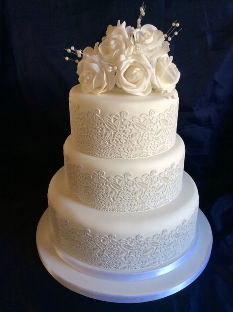 Wedding Cake Lace Design, Wedding Cake Three Tier Flowers, 3 Tier Wedding Cake Lace, Lambeth Style Wedding Cakes, Vintage Wedding Cake Designs Lace Detail, Different Kinds Of Cakes, Wedding Backdrop Decorations, Wedding Anniversary Cake, Lace Wedding Cake