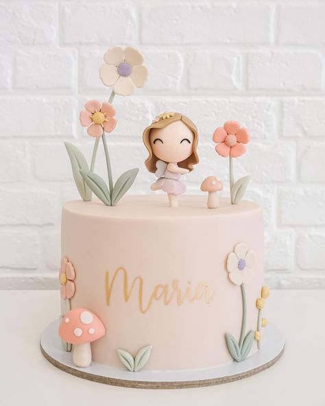 Cute Small Birthday Cakes For Women, First Birthday Cake Flowers, 1 Birthday Cake Girl, Baby Girl Cake Ideas, Cake First Birthday Girl, Bing Birthday Cake, Cakes For Baby Girl, 1st Birthday Cake Girl, First Tooth Cake