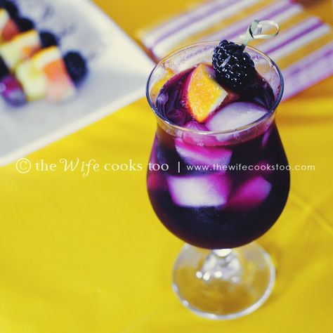 The Wife Cooks Too: Merlot and Brandy Sangria Brandy Sangria, Purple Sangria, Fall Sangria Recipes, White Wine Sangria, Sangria Recipe, Cocktails Recipes, Drinks Cocktails, Sangria Recipes, Thirsty Thursday