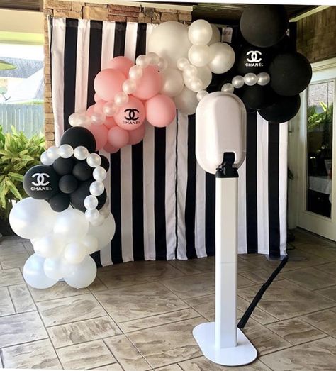 Coco Chanel Party Theme, Chanel Bridal Shower Theme, Chanel Birthday Theme, Chanel Birthday Party Decoration, Coco Chanel Birthday Party, Coco Chanel Birthday, Chanel Bridal Shower, Chanel Baby Shower, Paris Party Decorations