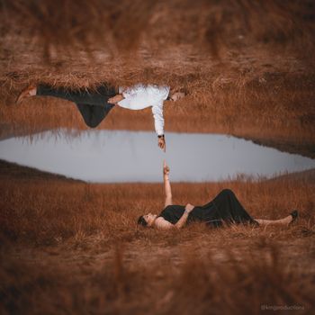 Upside Down Photography, Photography Challenges, Creative Couples Photography, Pre Wedding Photoshoot Props, Photography Concept, Double Exposure Photography, Wedding Photoshoot Props, Couple Engagement Pictures, Pre Wedding Shoot Ideas