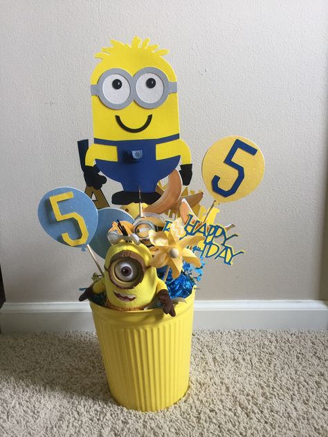 Minion Birthday Centerpieces, Minion Centerpieces Ideas, Cute Centerpieces, Minion Centerpieces, Minions Birthday Theme, Minion Decorations, Girl Minion, Minion Theme, Minion Birthday Party