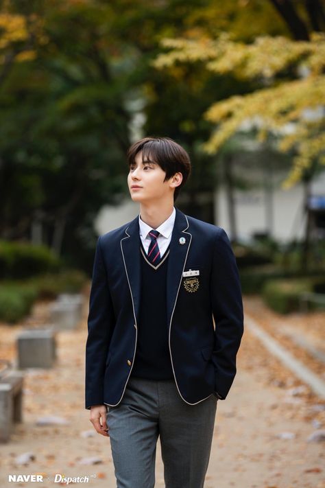 🦊💕 on Twitter: "AHHHH… " Korean Uniform School, Korean School Outfits, School Picture Outfits, Boys School Outfits, College Uniform, School Outfits Highschool, High School Uniform, Outfit Korean Style, School Uniform Fashion