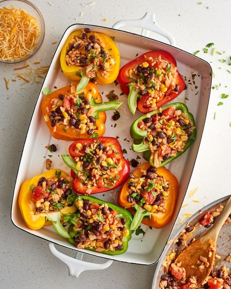 Stuffed Peppers Recipe Vegetarian, Vegetarian Stuffed Peppers, Stuffed Peppers Recipe, Mexican Spices, Recipe Vegetarian, Peppers Recipes, Protein Pack, Canned Black Beans, Banana Bread Recipes