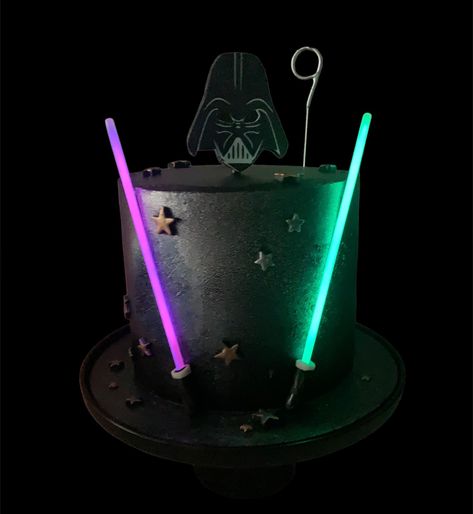 Light Saber Cake, Darth Vader Cake, Star Wars Birthday Cake, 4de Verjaardag, Galaxy Party, New Birthday Cake, Birthday Lights, Star Wars Cake, Fathers Day Cake