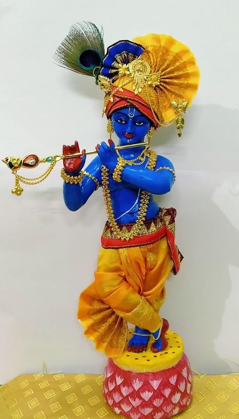 Clay Krishna Idol, Idol Costume, Krishna Idol, Clay Crafts For Kids, Indian Idol, Snow White Disney, Lippan Art, Hindu Dharma, Krishna Wallpapers