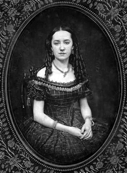 Woman with curls 1860s Women, Victorian Photography, Early Photography, Victorian Beauty, 1860 Fashion, Victorian Life, Antique Photography, Portrait Vintage, Early Photos