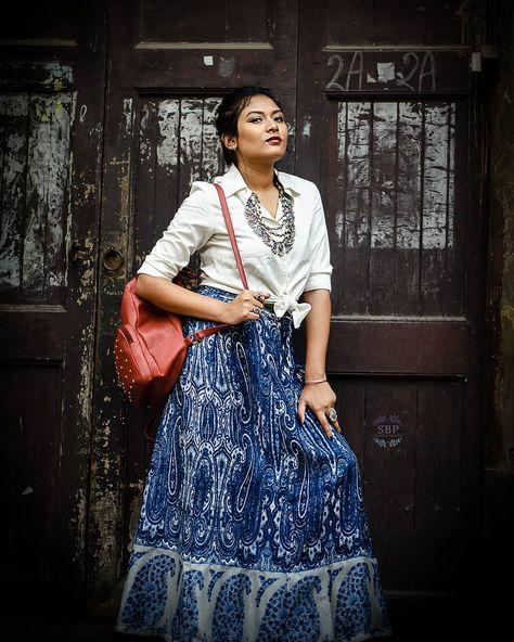 She - @pa_ro_y 📸 - @sr_visionist  #iamworthy #instahome #instalove #instabong #instadaily #instacanvassy #instastyle #ig_portraits #kolkatasutra #kolkata_unexplored #kolkata_lanes #kolkatastreets #kolkatablogger #kolkataportraits #portrait_vision #portraitawesome #portraitmood #moodygrams #mood #instamood #girlsmile #girlpower Flower Photoshoot, Photography Portraits, Smile Girl, Lehenga Choli, Kolkata, Girl Power, Street Photography, Lehenga, Lace Skirt