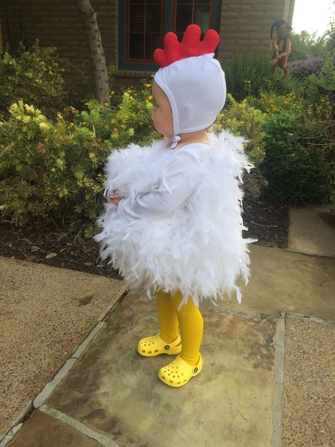 Chicken Halloween Costume, Evie Costume, Family Themed Halloween Costumes, Egg Costume, Chicken Halloween, Chicken Costume, Old Halloween Costumes, 2015 Halloween Costumes, Fancy Dress Competition